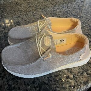 Women’s hey dude metallic sparkle size 9 wide